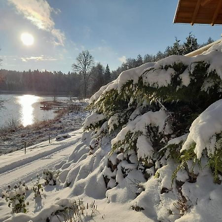 Ezerkalni Villa Raiskums Bagian luar foto