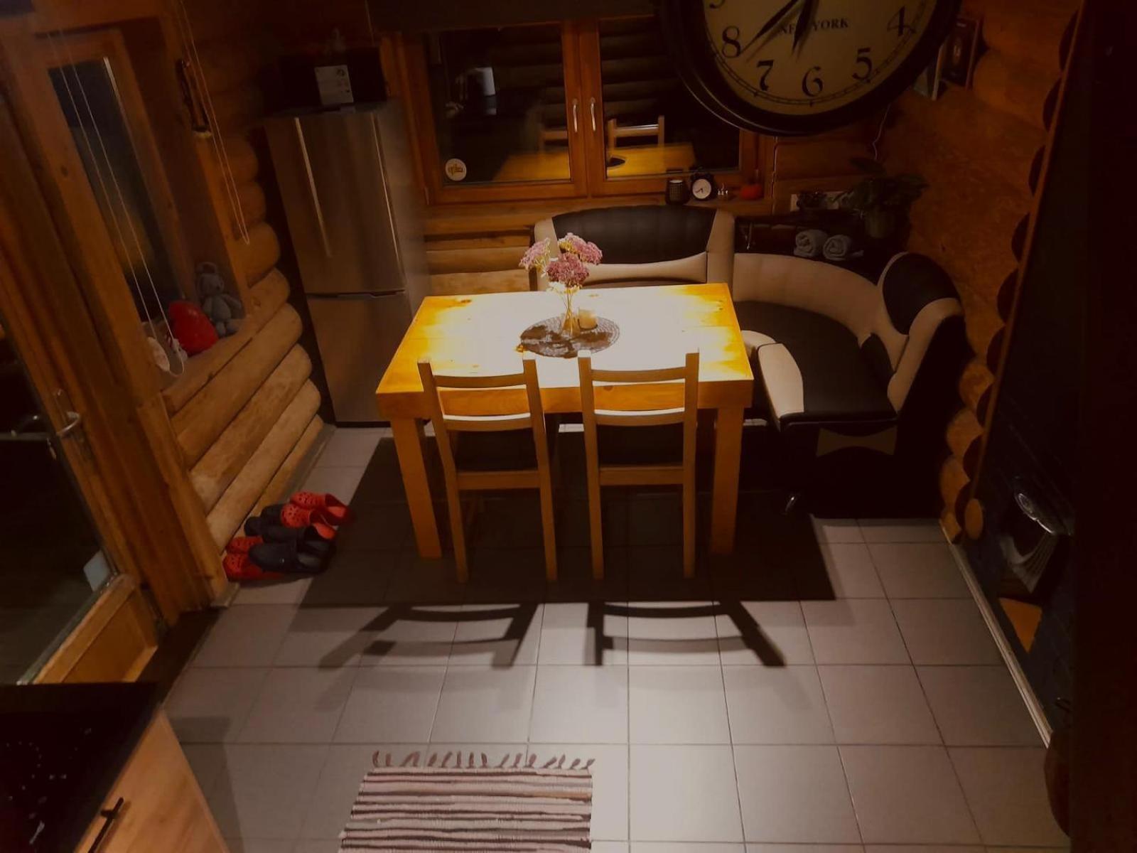Ezerkalni Villa Raiskums Bagian luar foto
