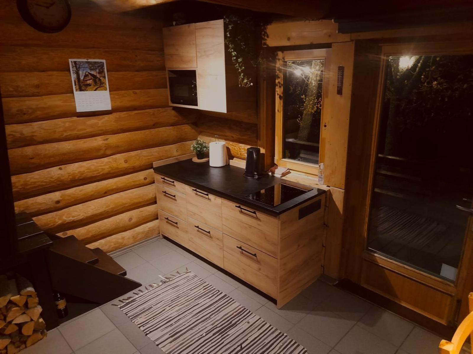 Ezerkalni Villa Raiskums Bagian luar foto