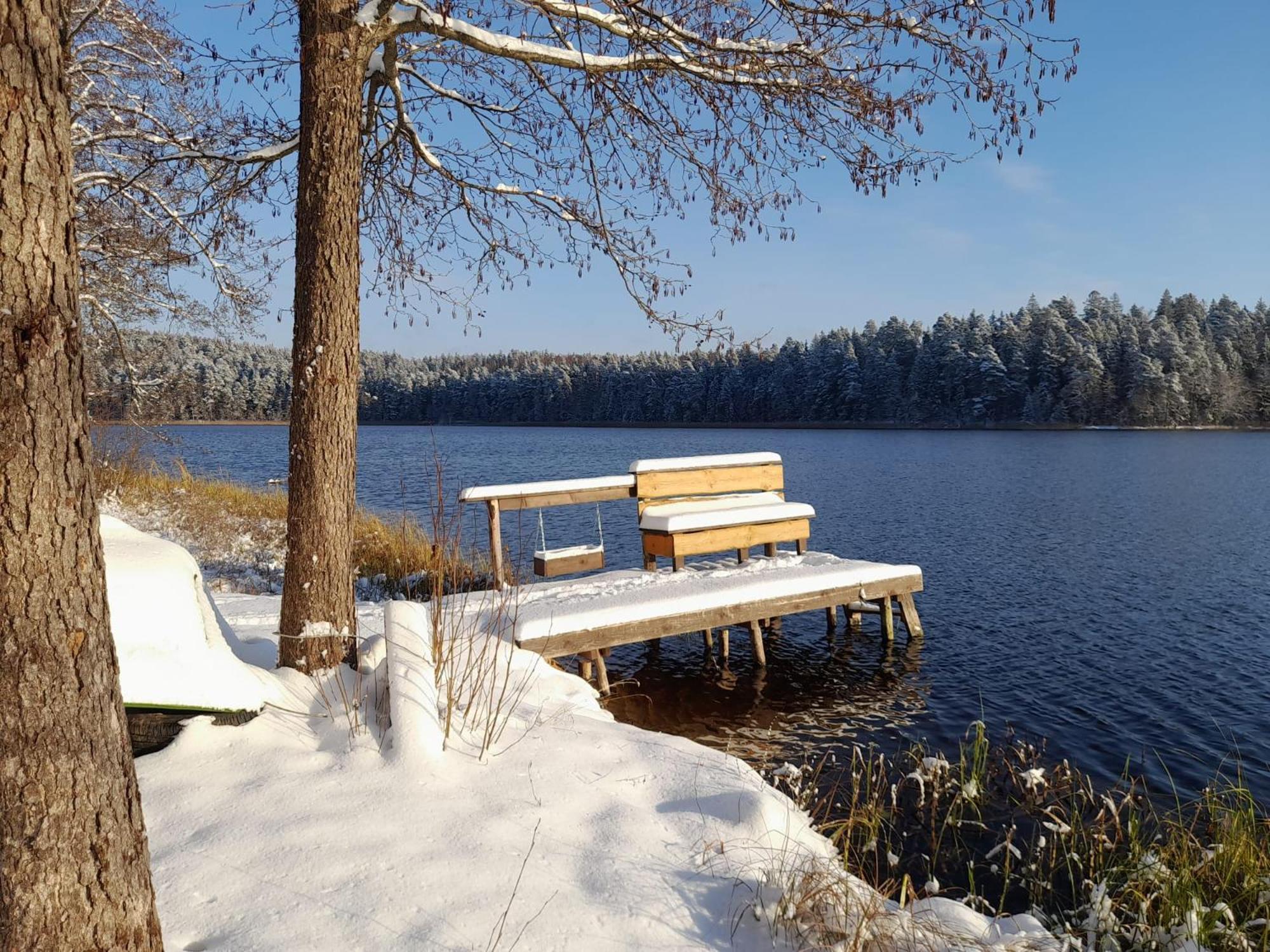 Ezerkalni Villa Raiskums Bagian luar foto