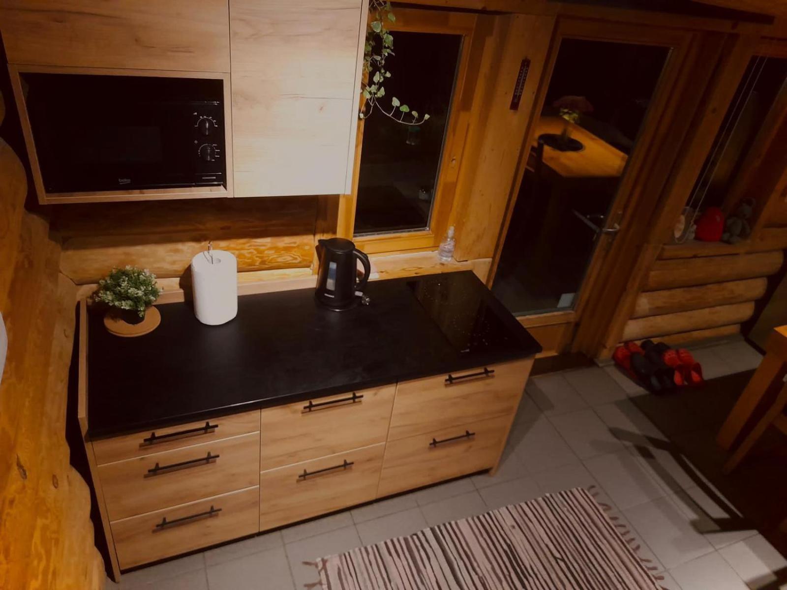 Ezerkalni Villa Raiskums Bagian luar foto