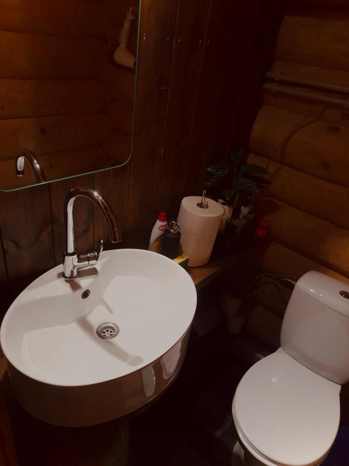 Ezerkalni Villa Raiskums Bagian luar foto