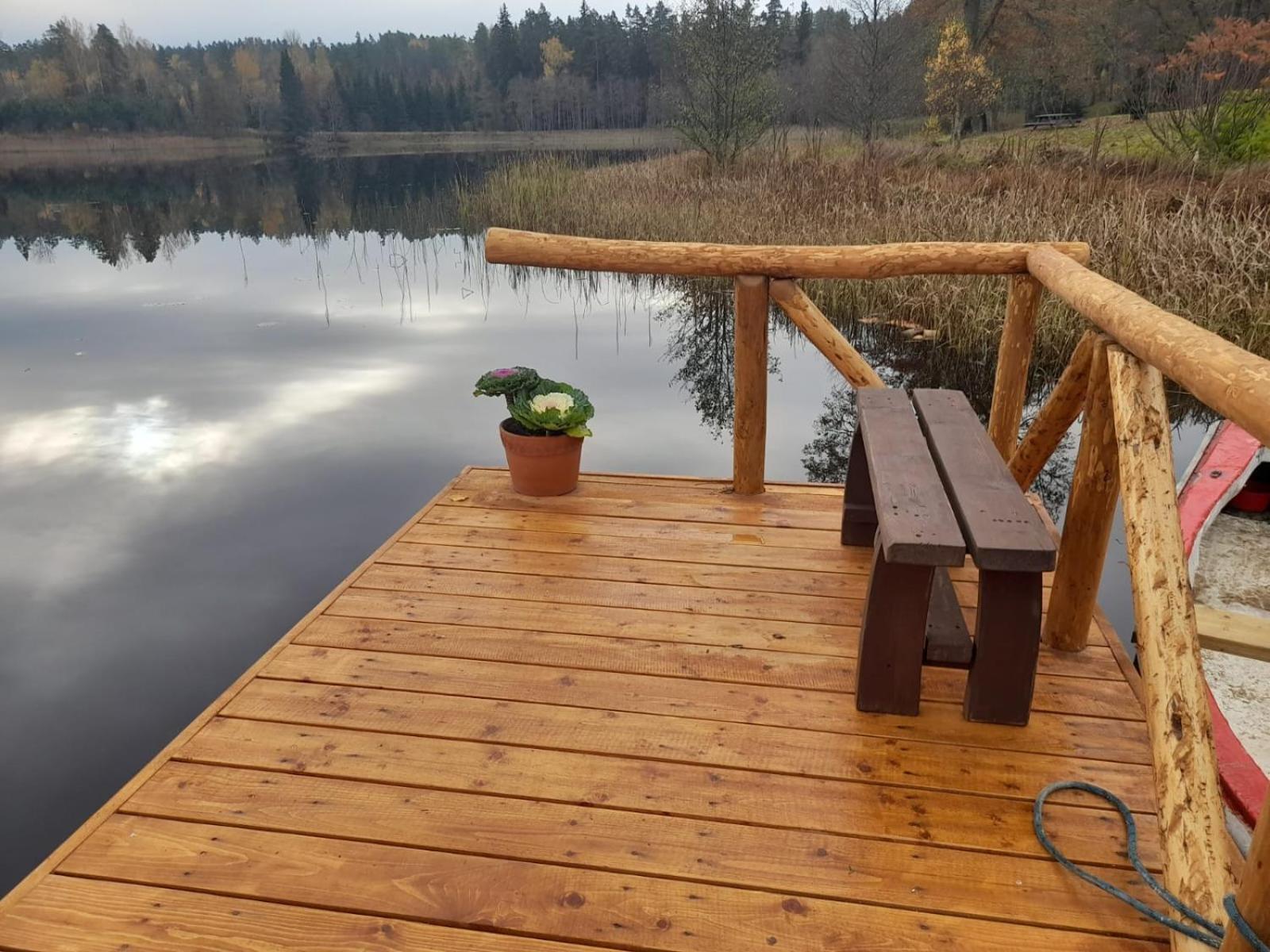 Ezerkalni Villa Raiskums Bagian luar foto