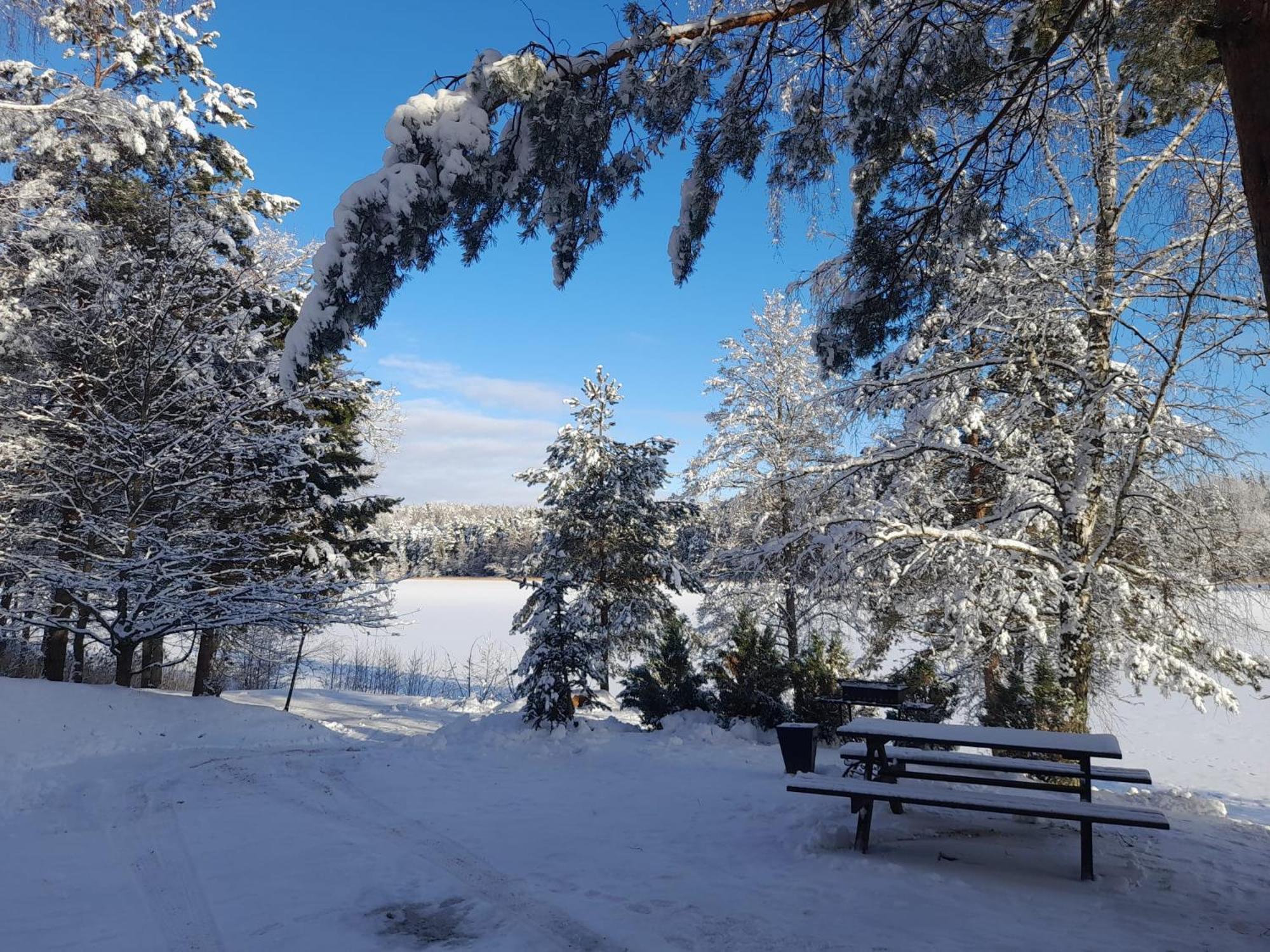 Ezerkalni Villa Raiskums Bagian luar foto