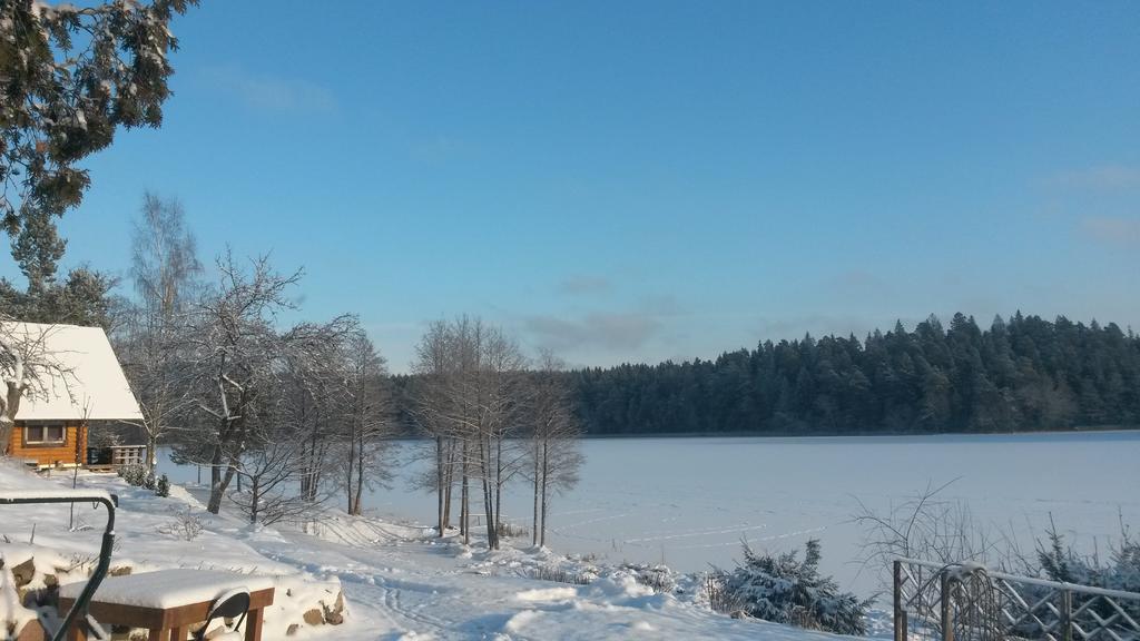 Ezerkalni Villa Raiskums Bagian luar foto