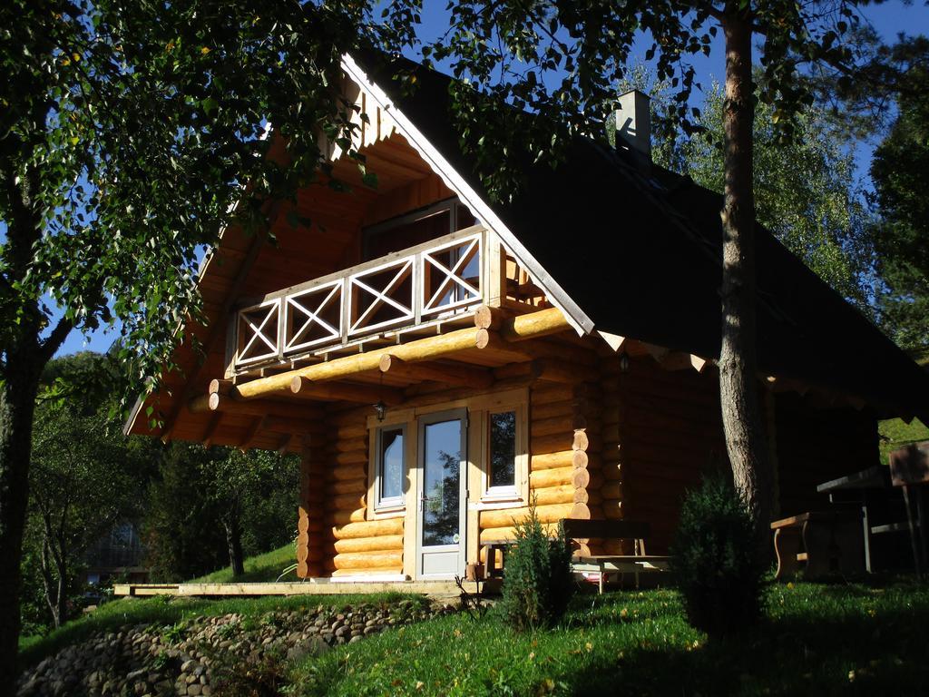 Ezerkalni Villa Raiskums Bagian luar foto