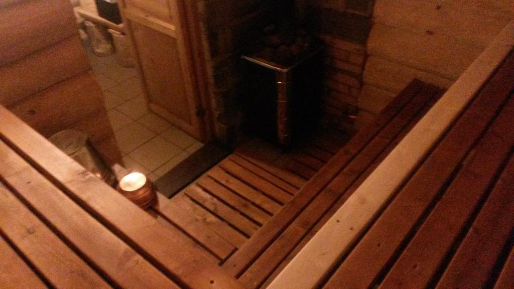 Ezerkalni Villa Raiskums Ruang foto