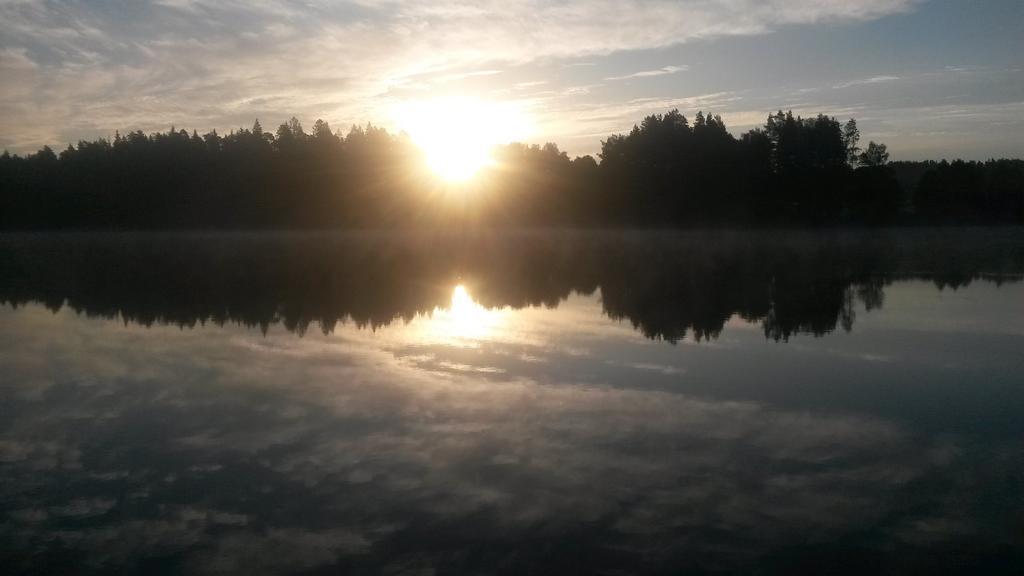 Ezerkalni Villa Raiskums Bagian luar foto