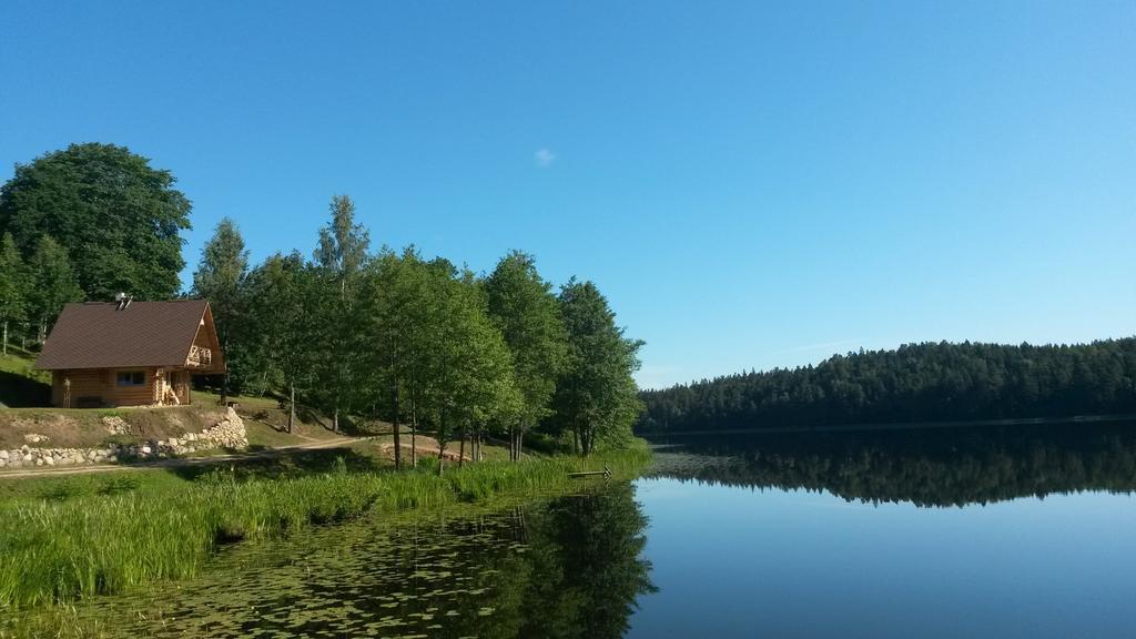 Ezerkalni Villa Raiskums Bagian luar foto