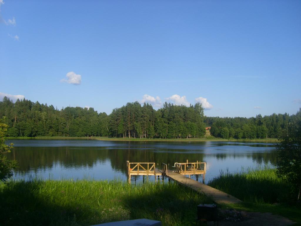 Ezerkalni Villa Raiskums Ruang foto