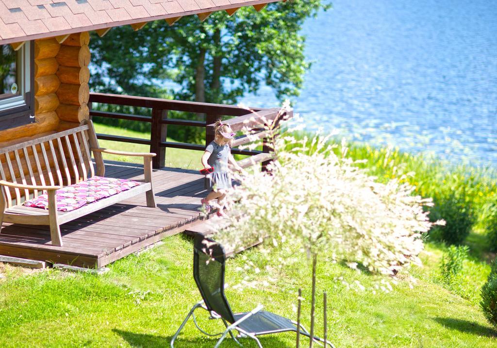 Ezerkalni Villa Raiskums Bagian luar foto
