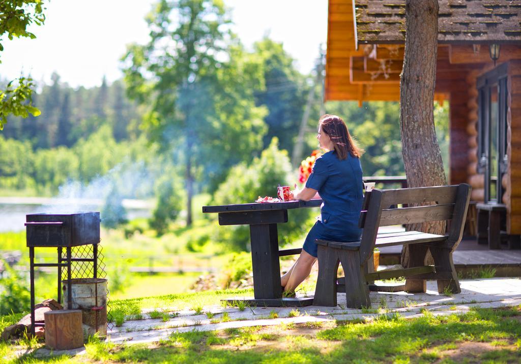 Ezerkalni Villa Raiskums Bagian luar foto