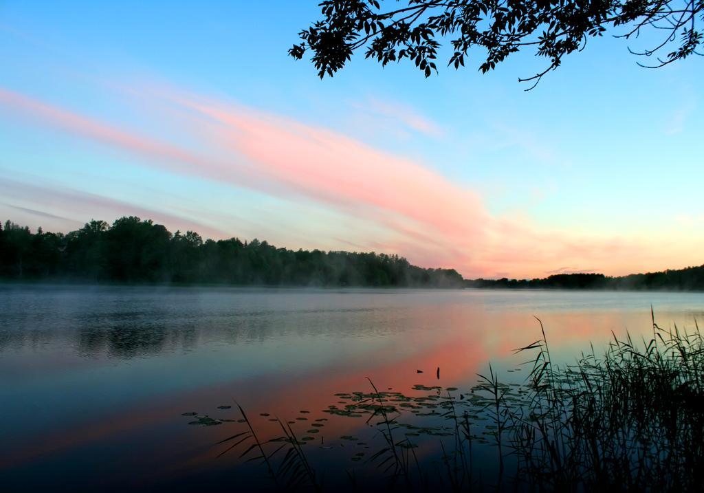 Ezerkalni Villa Raiskums Bagian luar foto